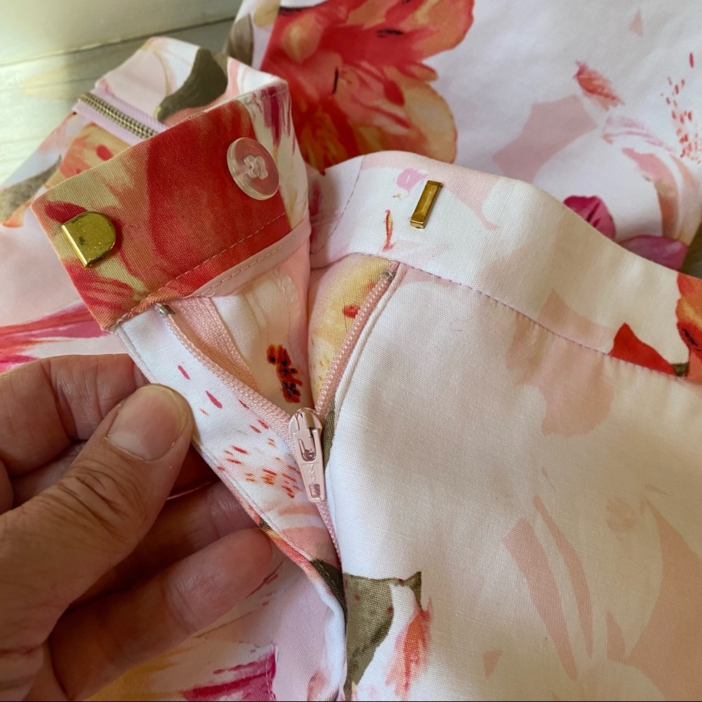 Calvin Klein Floral Pants, Size 4 - Picture 5 of 11